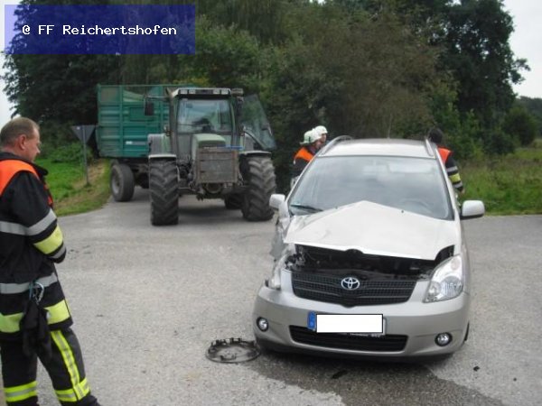 Unfall mit Straßenfahrzeugen, Verkehrshindernis Unfall mit Straßenfahrzeugen, Verkehrshindernis